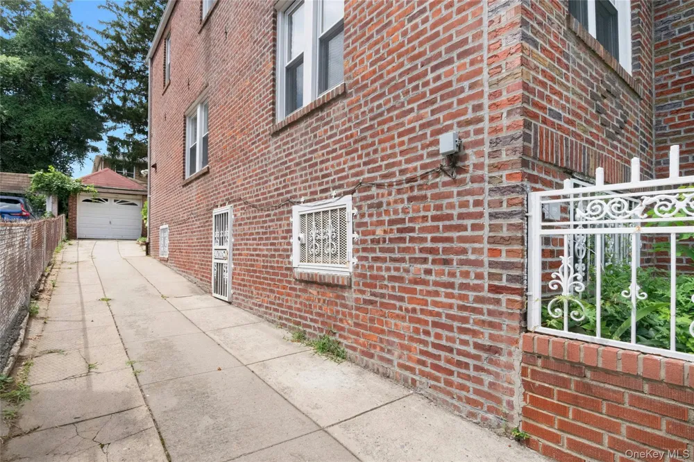 4041 Duryea Avenue Bronx, NY 10466