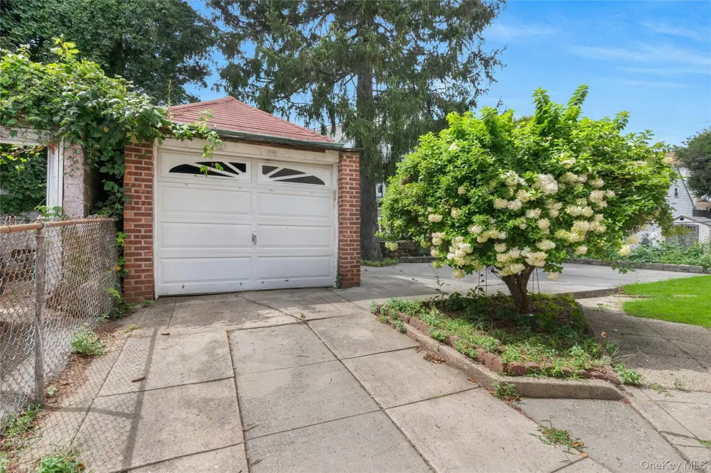 4041 Duryea Avenue Bronx, NY 10466