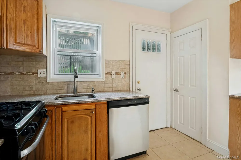 4041 Duryea Avenue Bronx, NY 10466