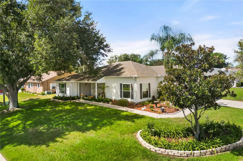 6004 SANDERLING DRIVE Lakeland, FL 33809