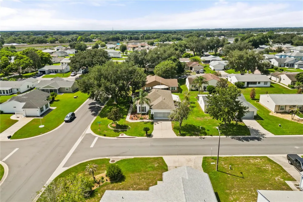 6004 SANDERLING DRIVE Lakeland, FL 33809