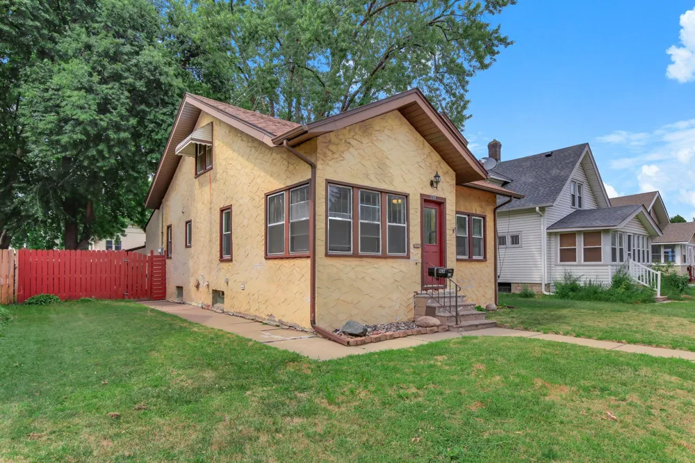 1283 Rice Street Saint Paul, MN 55117