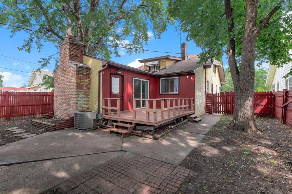 1283 Rice Street Saint Paul, MN 55117