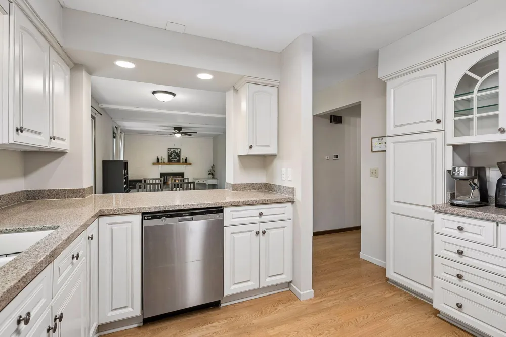 7840 W 100th Street Bloomington, MN 55438
