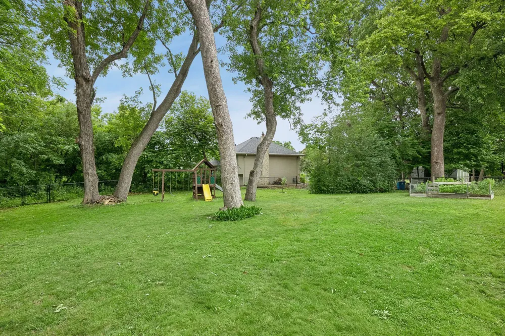 7840 W 100th Street Bloomington, MN 55438