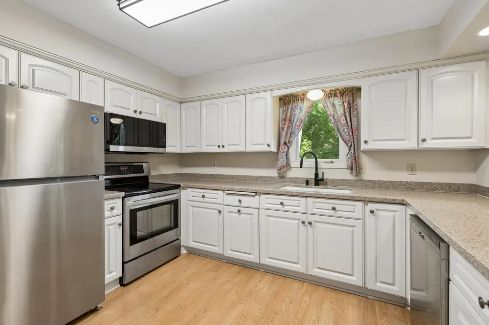7840 W 100th Street Bloomington, MN 55438