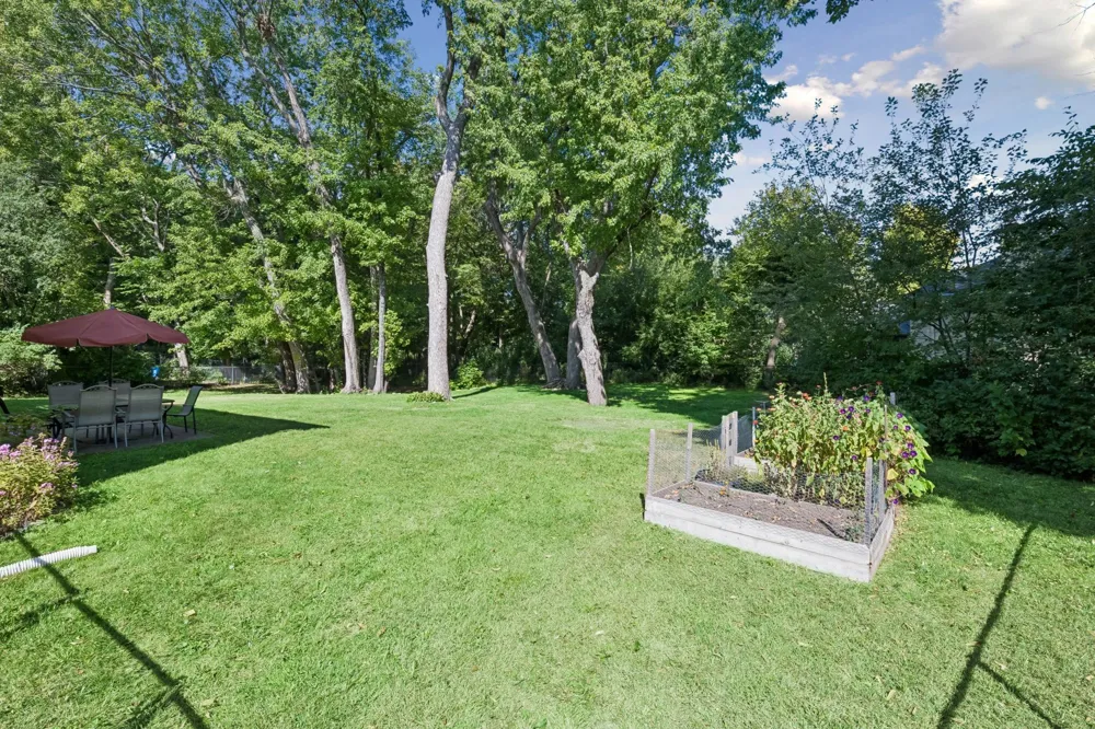 7840 W 100th Street Bloomington, MN 55438
