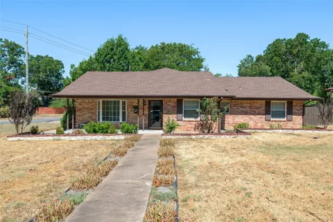 1423 W Shields Drive