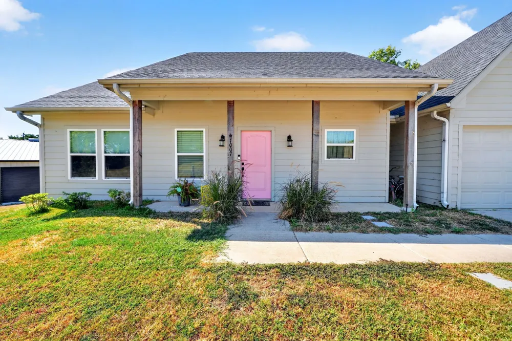1007 Rebekah Drive Seven Points, TX 75143