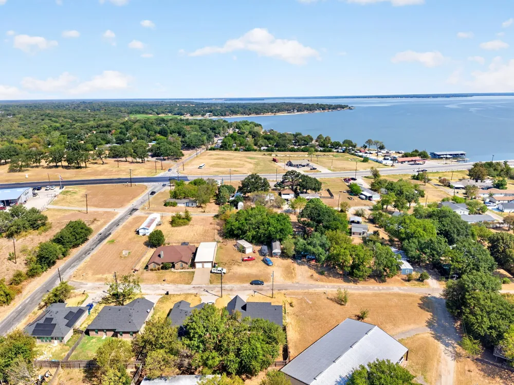 1007 Rebekah Drive Seven Points, TX 75143