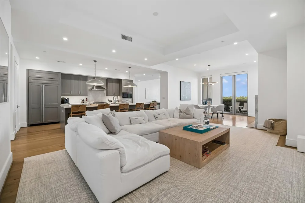 2325 Welch Street #601 Houston, TX 77019