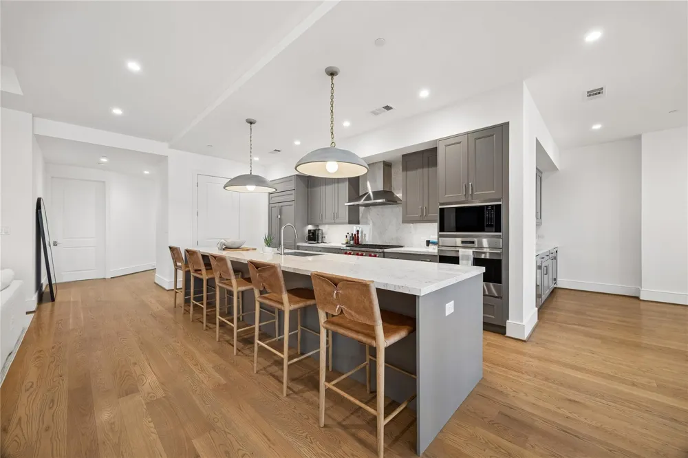 2325 Welch Street #601 Houston, TX 77019