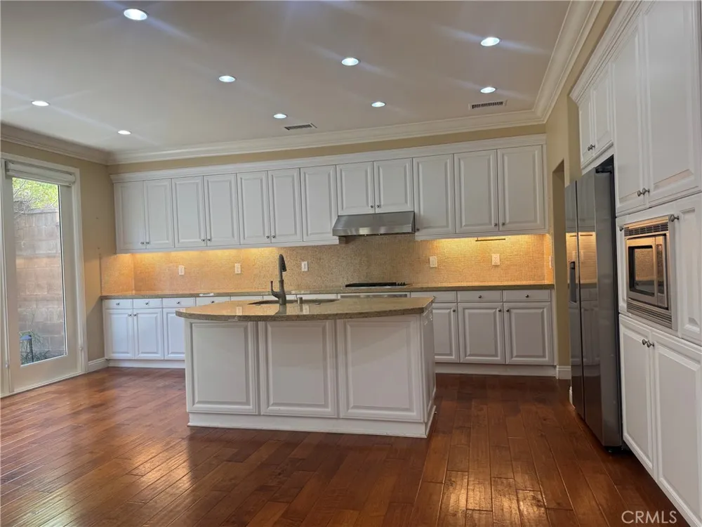 25 Loquat Irvine, CA 92618