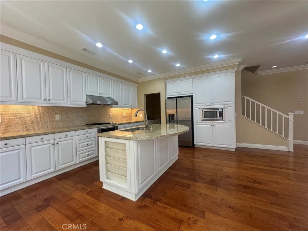 25 Loquat Irvine, CA 92618