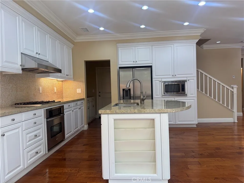 25 Loquat Irvine, CA 92618