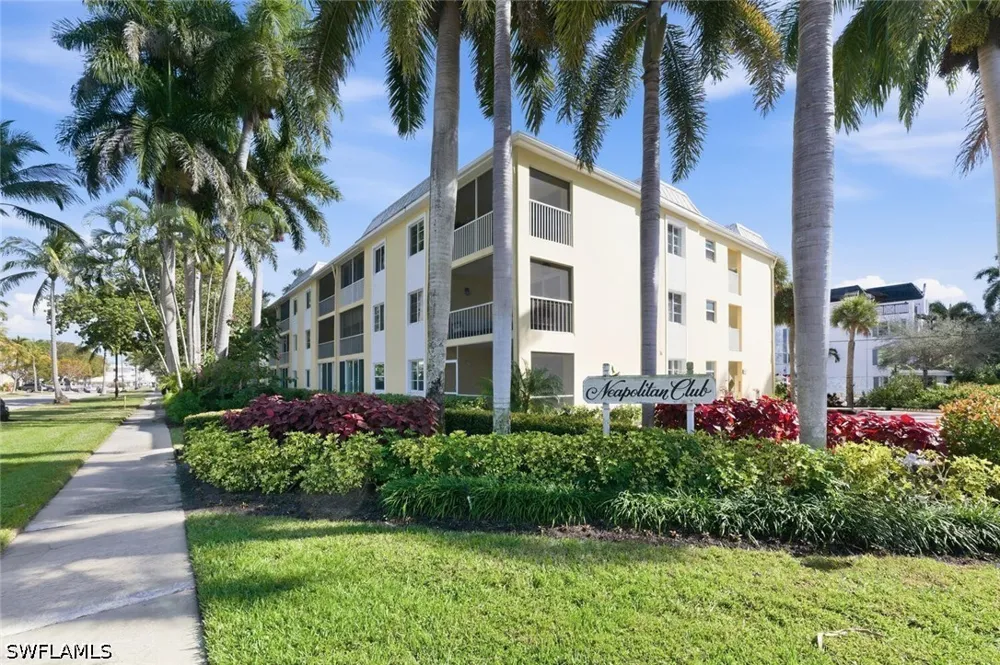 8th Avenue S #103 Naples, FL 34102