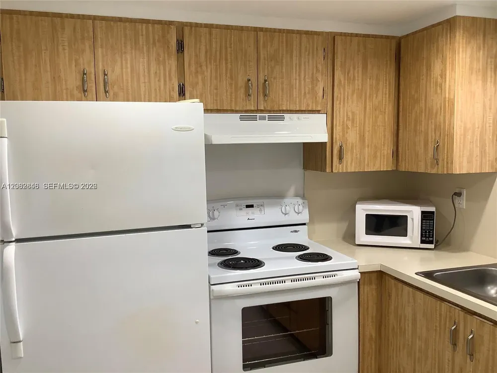 9359 Fontainebleau Blvd #F307 Miami, FL 33172