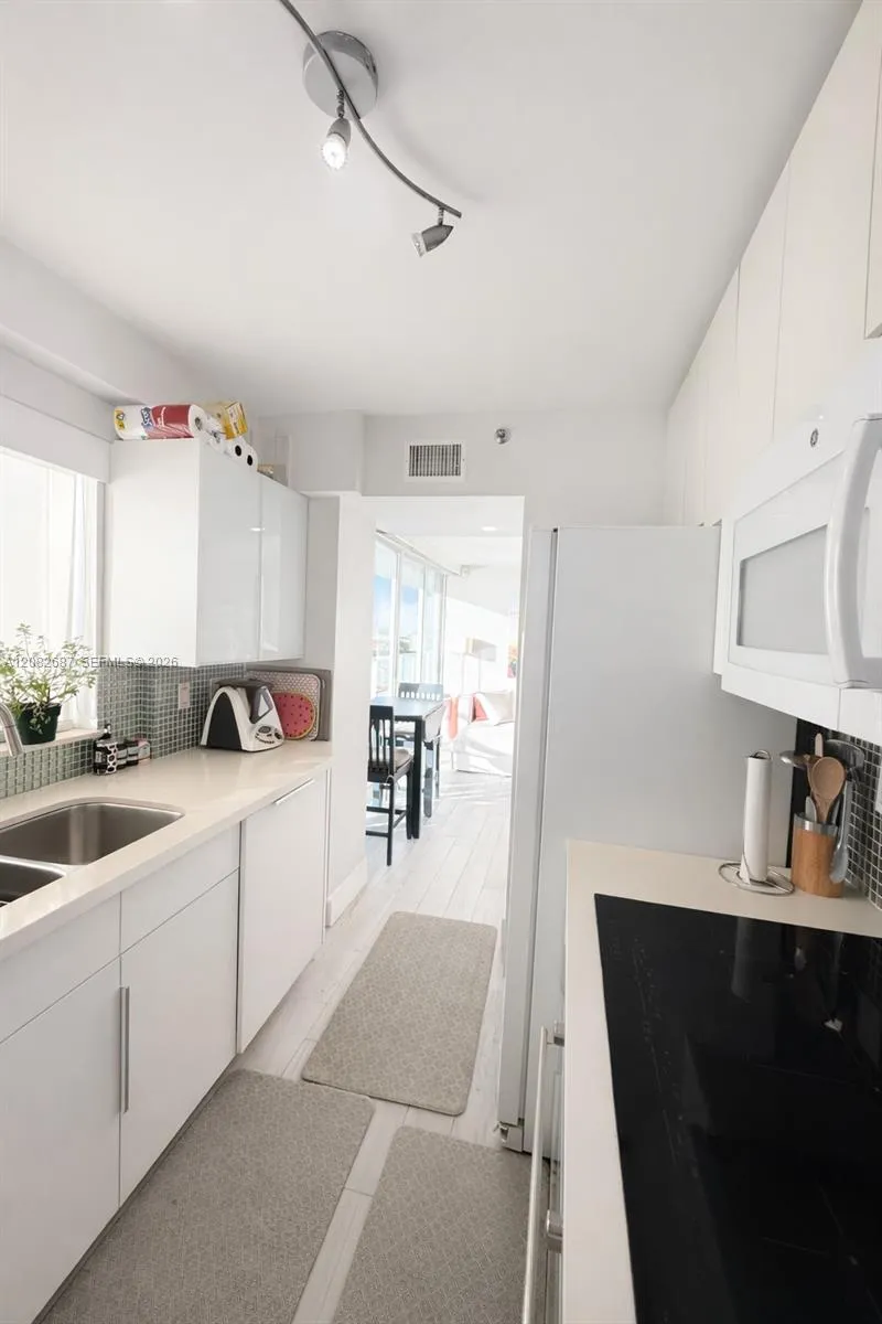 5900 Collins Ave #1405 Miami Beach, FL 33140