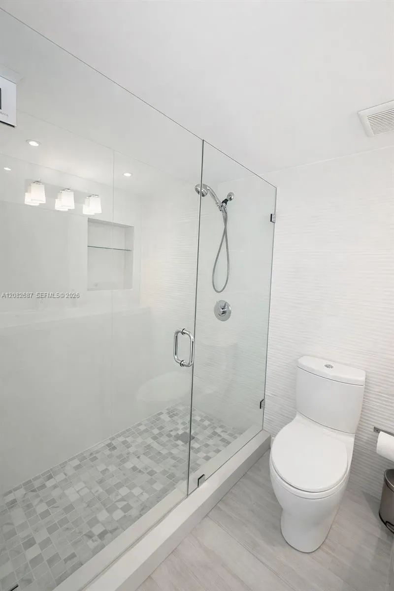 5900 Collins Ave #1405 Miami Beach, FL 33140