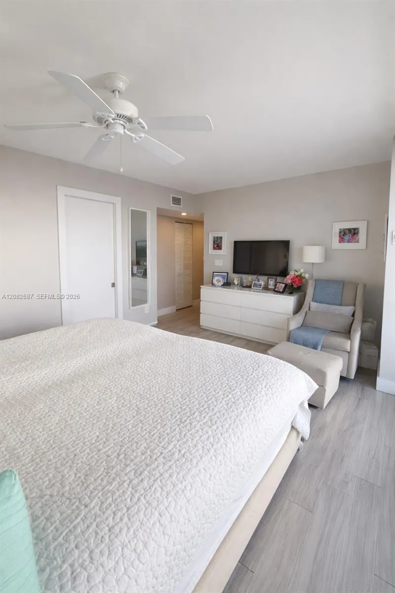 5900 Collins Ave #1405 Miami Beach, FL 33140