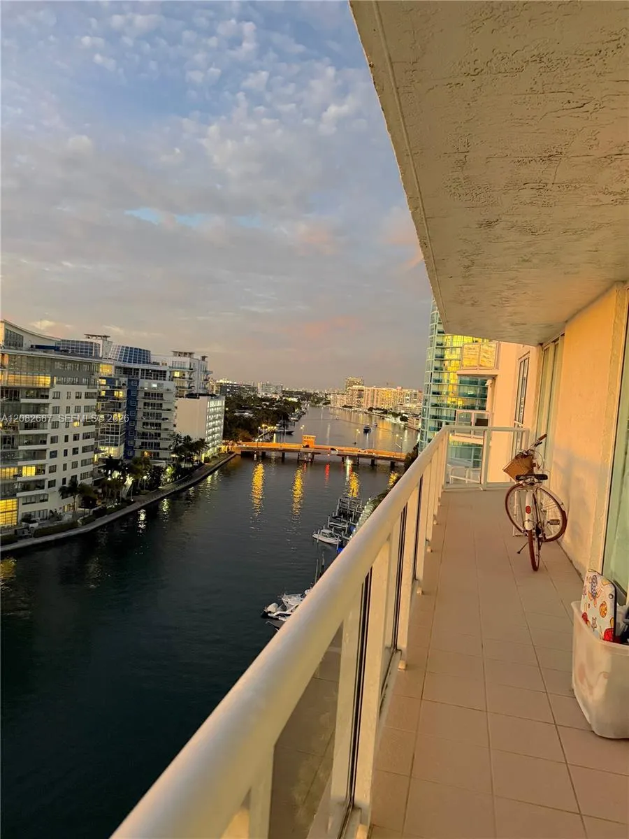 5900 Collins Ave #1405 Miami Beach, FL 33140