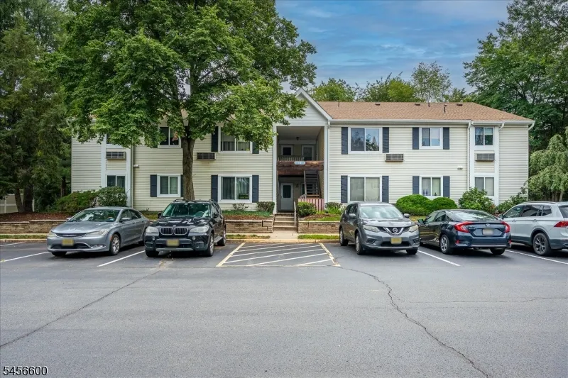 6 Norwich Pl Franklin, NJ 08873