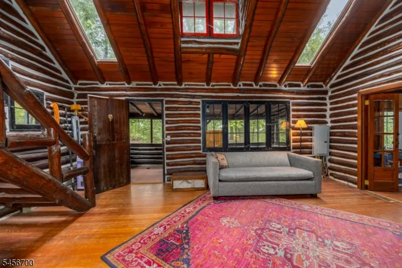 8 Mountainside Dr Vernon, NJ 07461