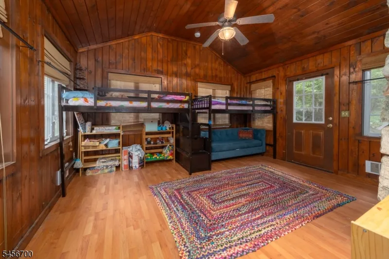 8 Mountainside Dr Vernon, NJ 07461