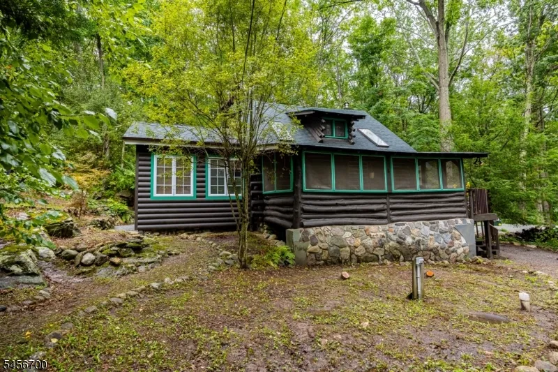8 Mountainside Dr Vernon, NJ 07461