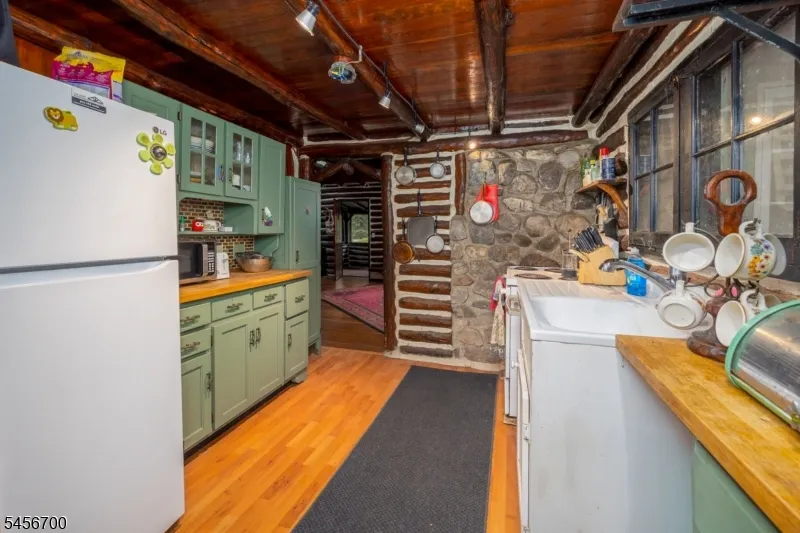 8 Mountainside Dr Vernon, NJ 07461