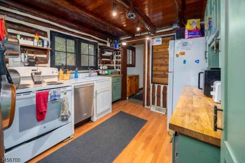 8 Mountainside Dr Vernon, NJ 07461