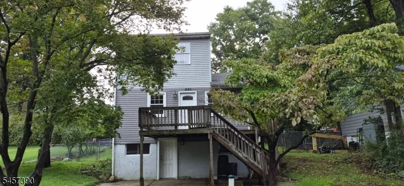 221 Knox Way Hopatcong, NJ 07843