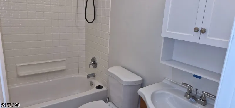 221 Knox Way Hopatcong, NJ 07843