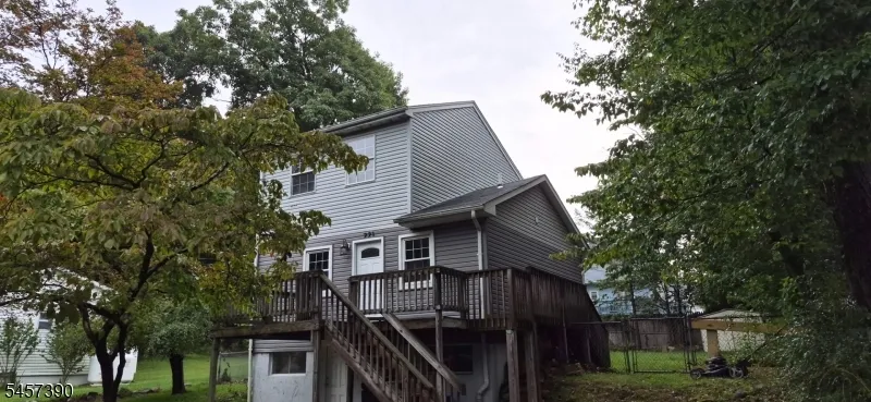 221 Knox Way Hopatcong, NJ 07843