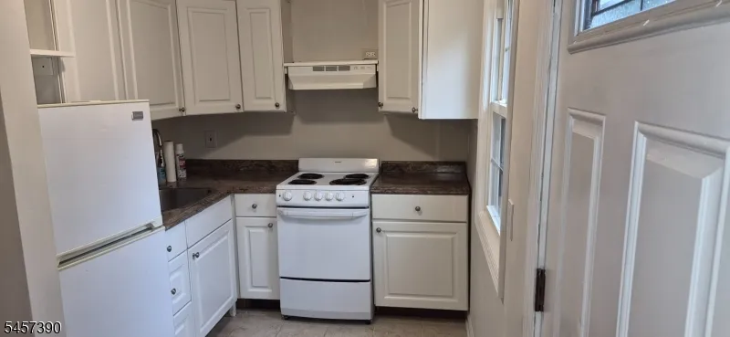 221 Knox Way Hopatcong, NJ 07843