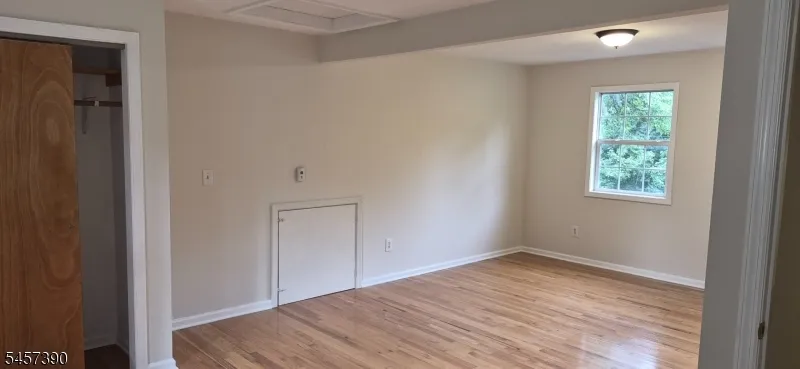 221 Knox Way Hopatcong, NJ 07843