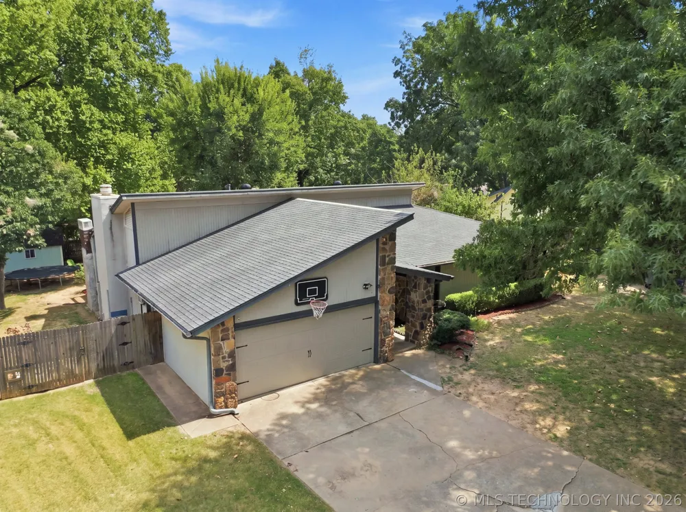 8211 S Marion Avenue Tulsa, OK 74137