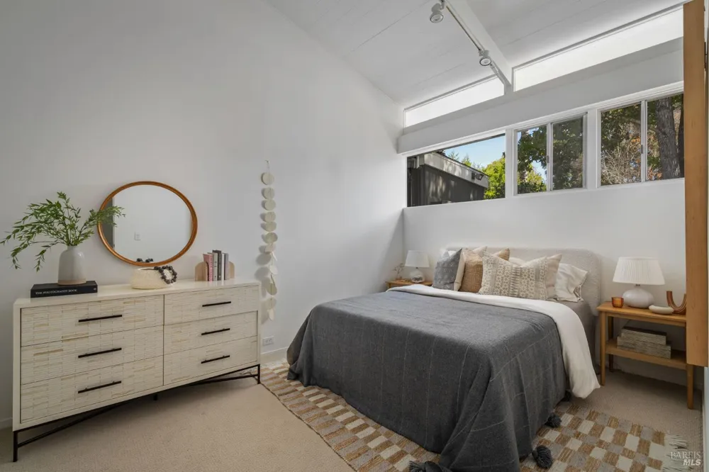 43 La Crescenta Way San Rafael, CA 94901