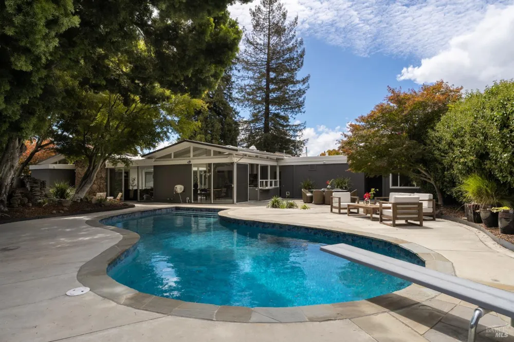 43 La Crescenta Way San Rafael, CA 94901