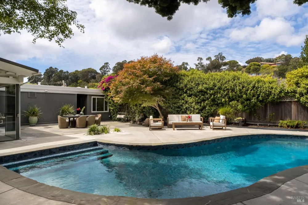 43 La Crescenta Way San Rafael, CA 94901