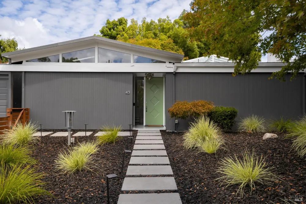 43 La Crescenta Way San Rafael, CA 94901