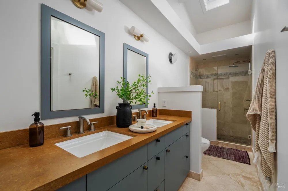 43 La Crescenta Way San Rafael, CA 94901