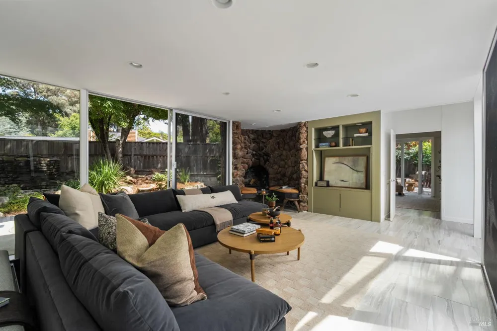 43 La Crescenta Way San Rafael, CA 94901
