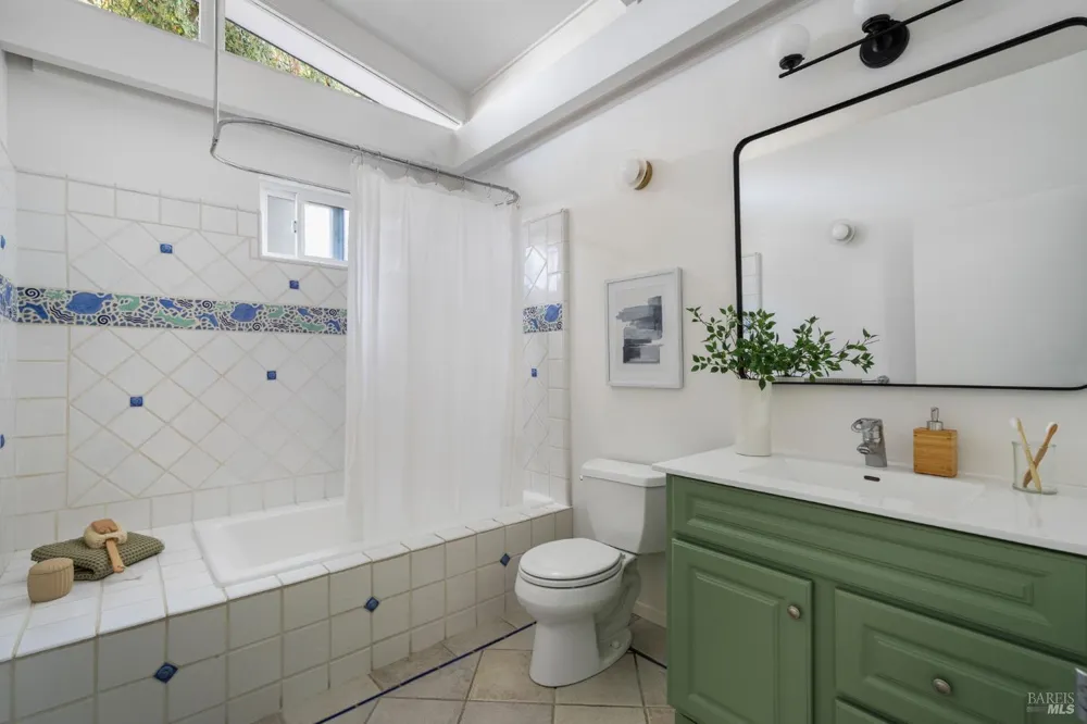 43 La Crescenta Way San Rafael, CA 94901