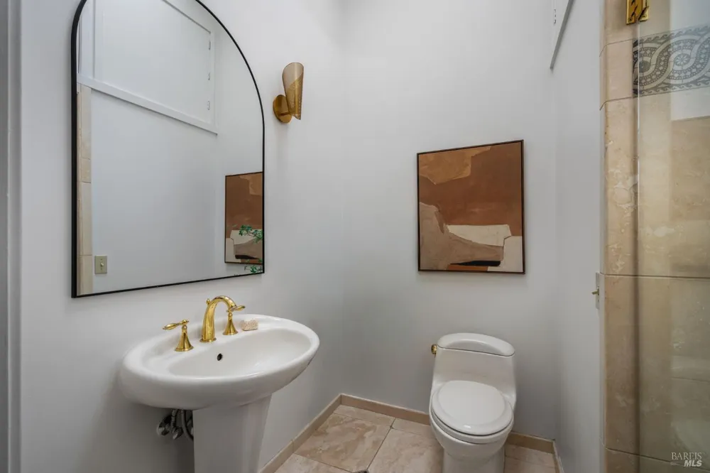 43 La Crescenta Way San Rafael, CA 94901