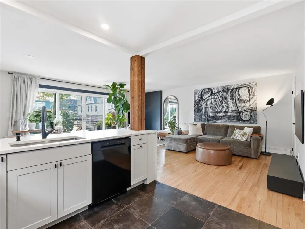 59 HAUXHURST AVE Weehawken, NJ 00786