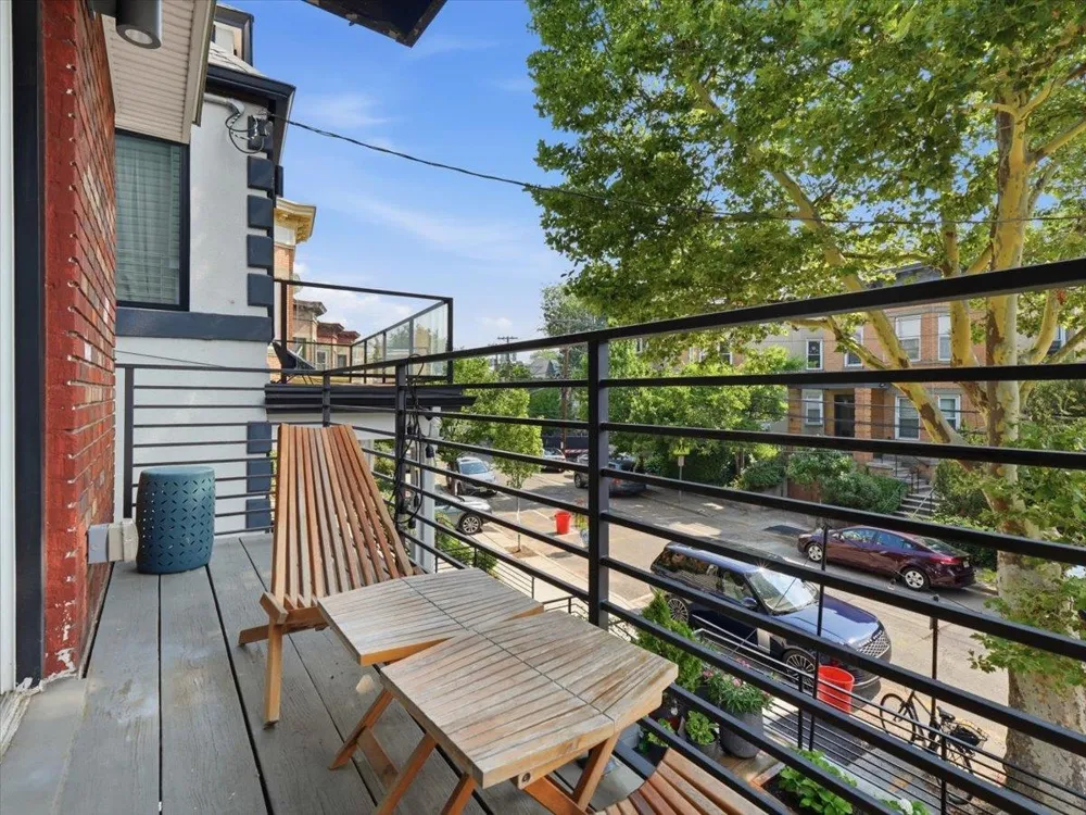59 HAUXHURST AVE Weehawken, NJ 00786