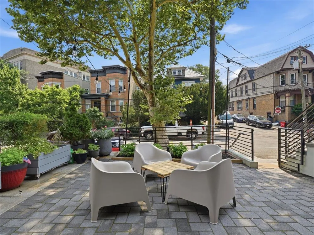 59 HAUXHURST AVE Weehawken, NJ 00786