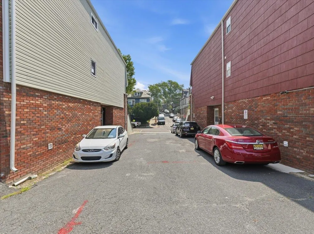 59 HAUXHURST AVE Weehawken, NJ 00786