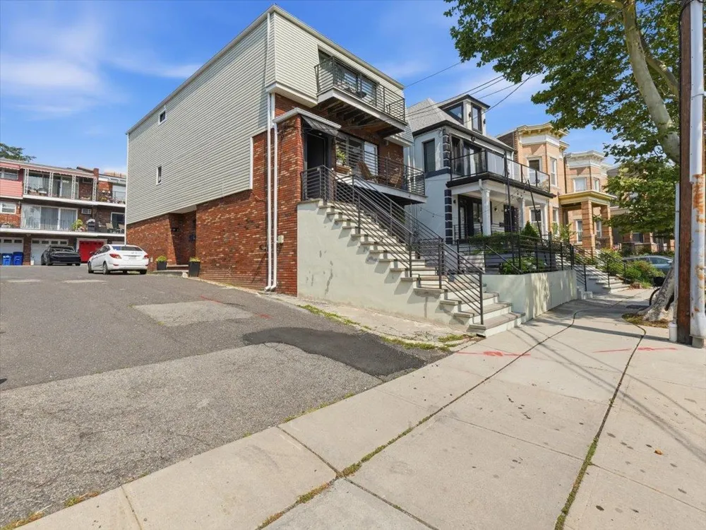 59 HAUXHURST AVE Weehawken, NJ 00786
